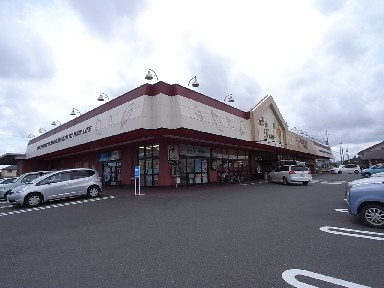 Supermarket. Totetsu until the store (supermarket) 500m