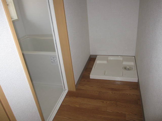 Other room space. Washing machine Storage