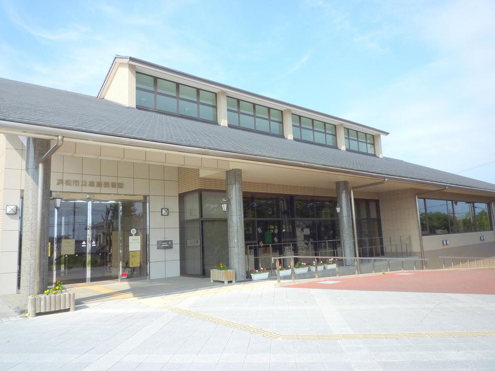 library. 839m to the Hamamatsu Municipal Yuto Library