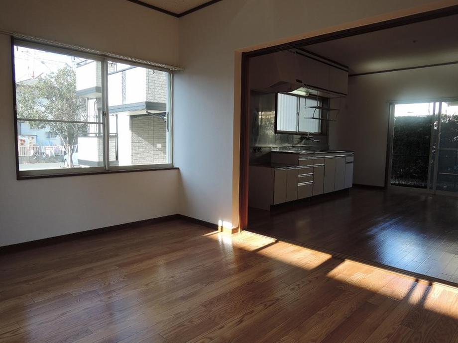 Living. The first floor can be a large space of 16 pledge to open the sliding door (^^)