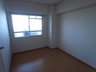 Other room space. 601, Room interior is a picture
