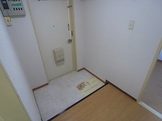 Entrance. 601, Room interior is a picture