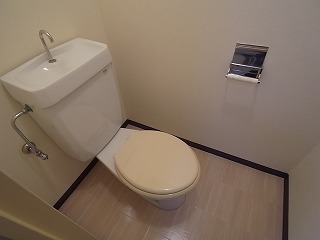 Toilet. 601, Room interior is a picture