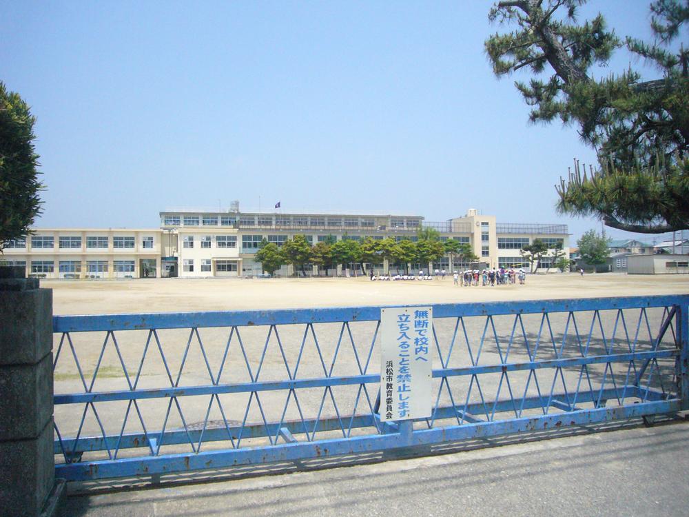 Primary school. 1559m to Hamamatsu City Shinohara Elementary School