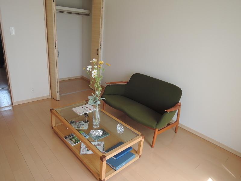 Non-living room. Master bedroom ※ First floor model room photo