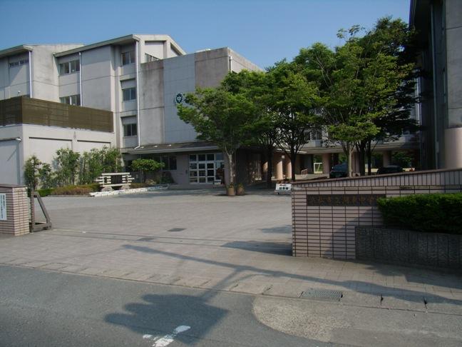 Junior high school. 552m to the Hamamatsu Municipal Koto Junior High School