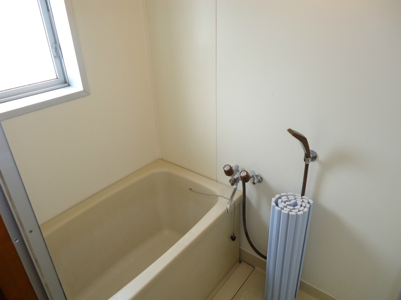 Bath. 203, Room interior photo