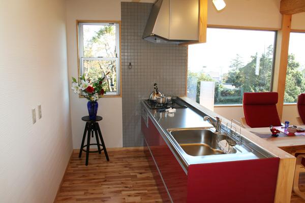 Kitchen. Face-to-face kitchen with views of the sea while the housework
