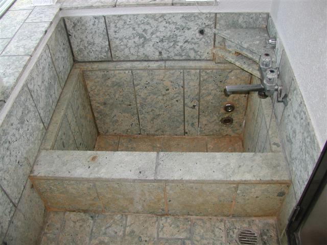 Bathroom. Guests can enjoy a hot spring in the stone paste of bathtub