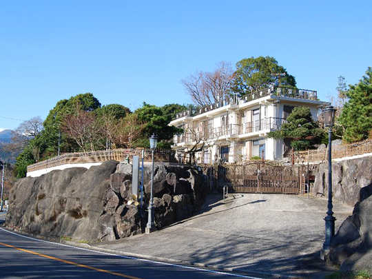 Local appearance photo. Mansion along the national highway