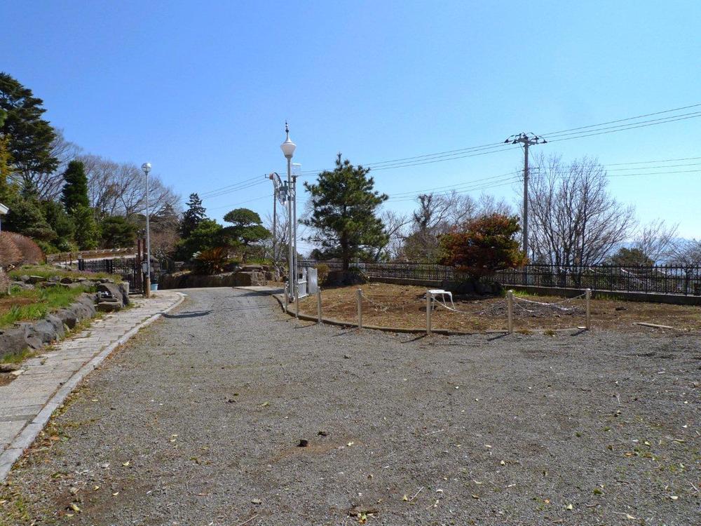 Garden. Flat and wide garden