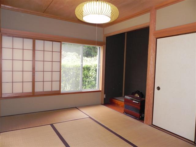 Non-living room. 1F Japanese-style room