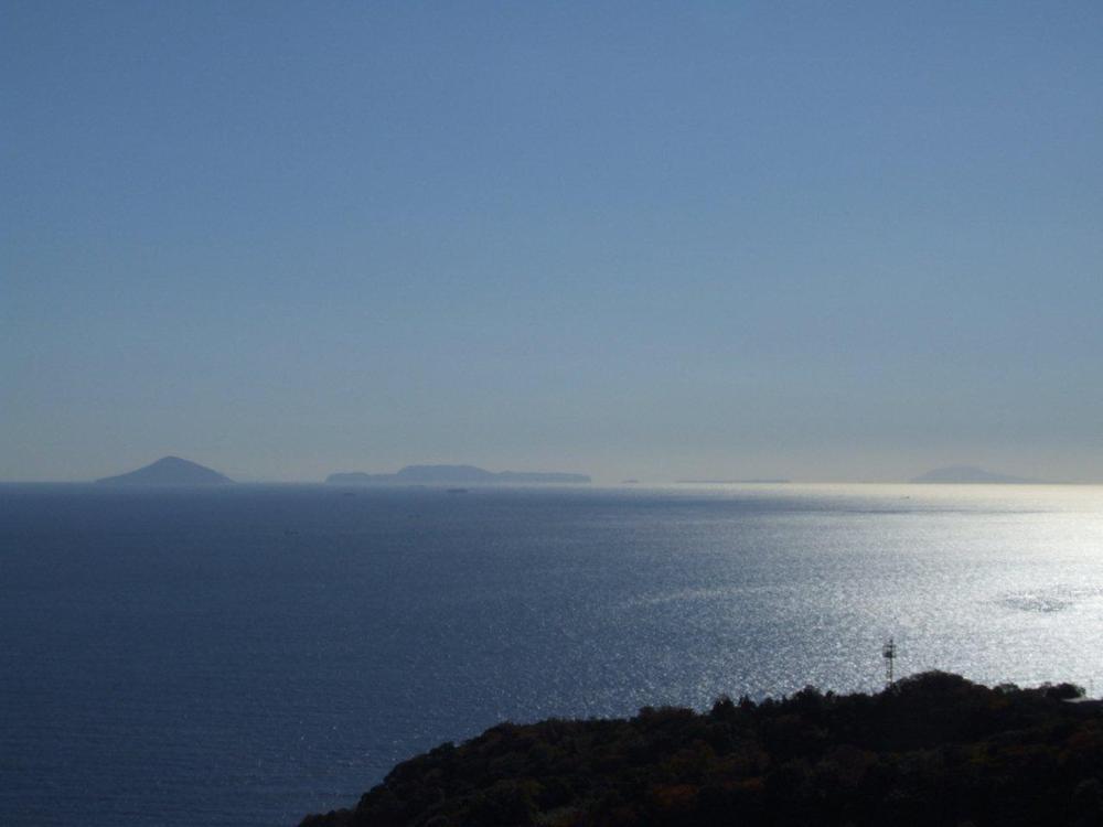 View photos from the dwelling unit. From left Toshima and Niijima