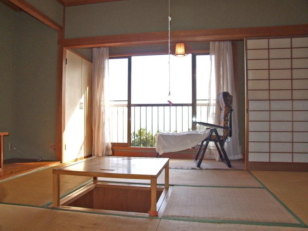 Other introspection. Japanese-style room with a moat Gotatsu and Hiroen