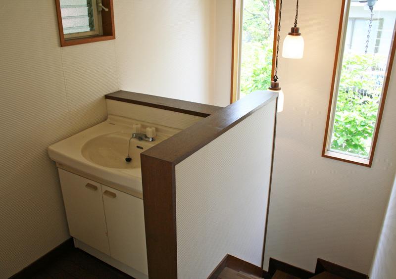 Wash basin, toilet. Second floor basin and stairs Hall