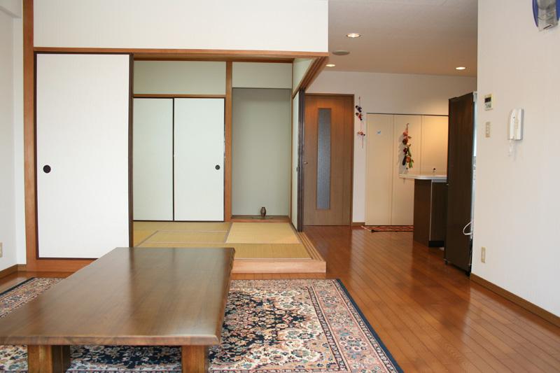 Living. Living and Japanese-style room