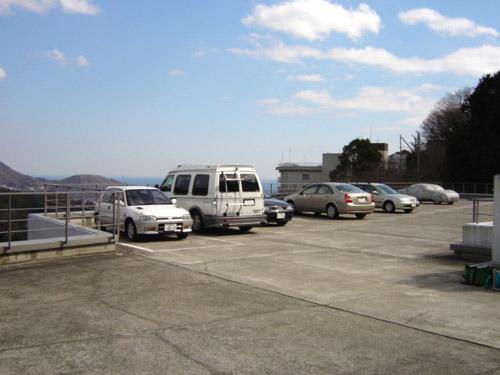 Parking lot. Outdoor parking (free)