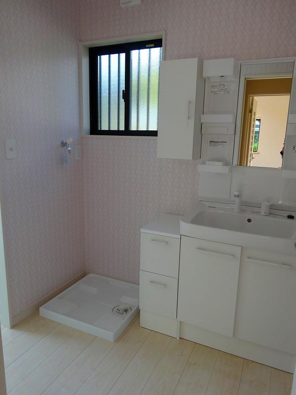 Wash basin, toilet. Indoor (10 May 2013) Shooting