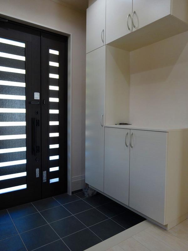 Entrance. Local (10 May 2013) Shooting