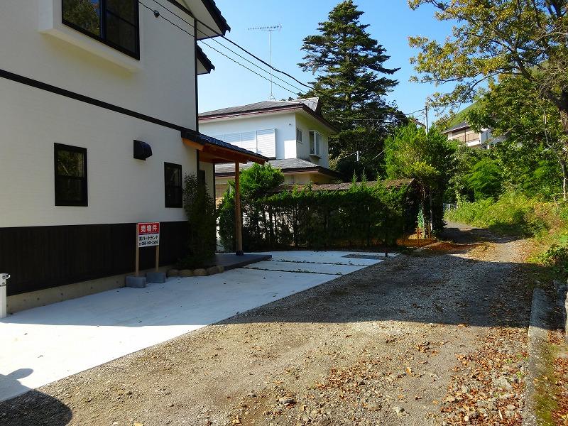 Local photos, including front road. Local (10 May 2013) Shooting