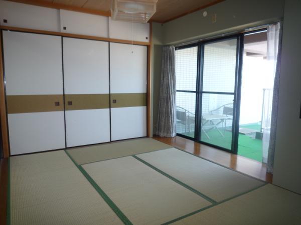 Other introspection. Japanese-style room 6 tatami + plates