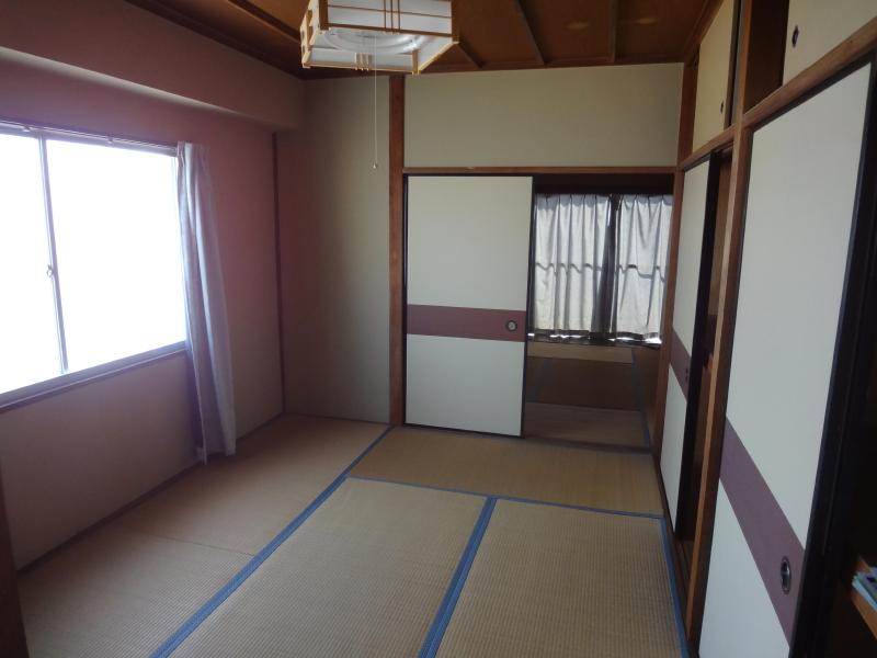 Living and room. 6 Pledge Japanese-style room