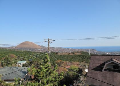 View photos from the dwelling unit. Omuro and the sea