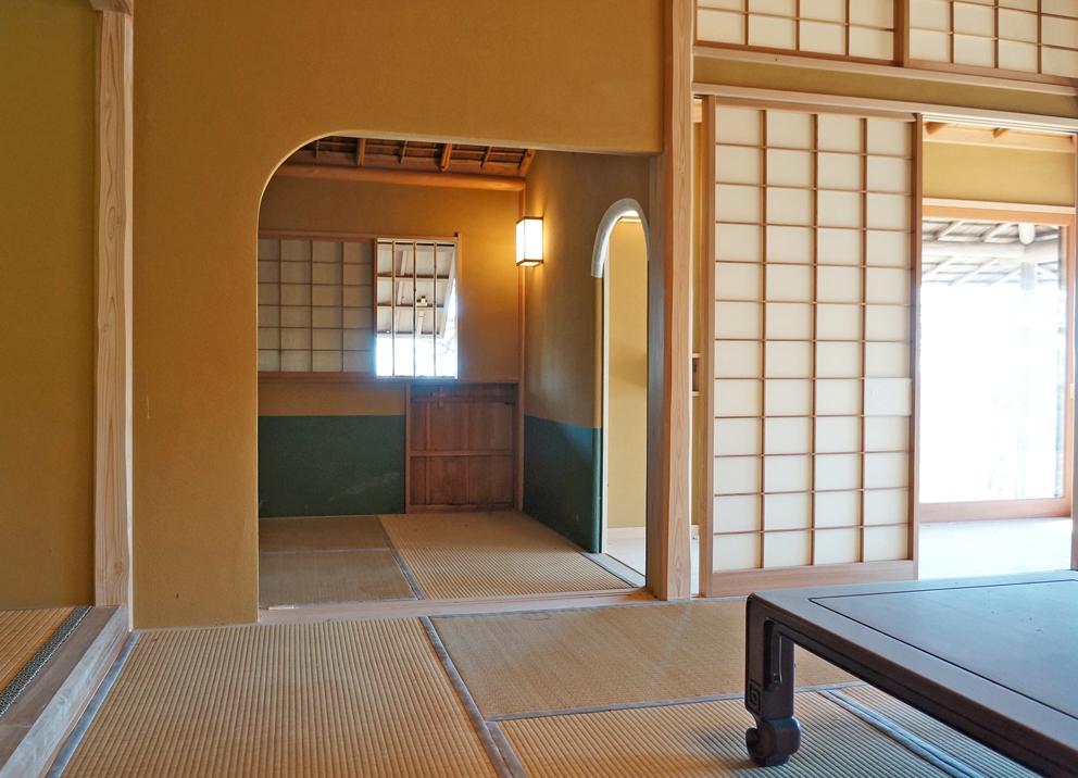 Other introspection. Tearoom from Japanese-style room