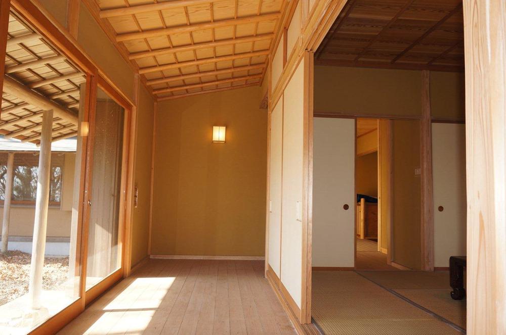 Other introspection. Hiroen and Japanese-style room