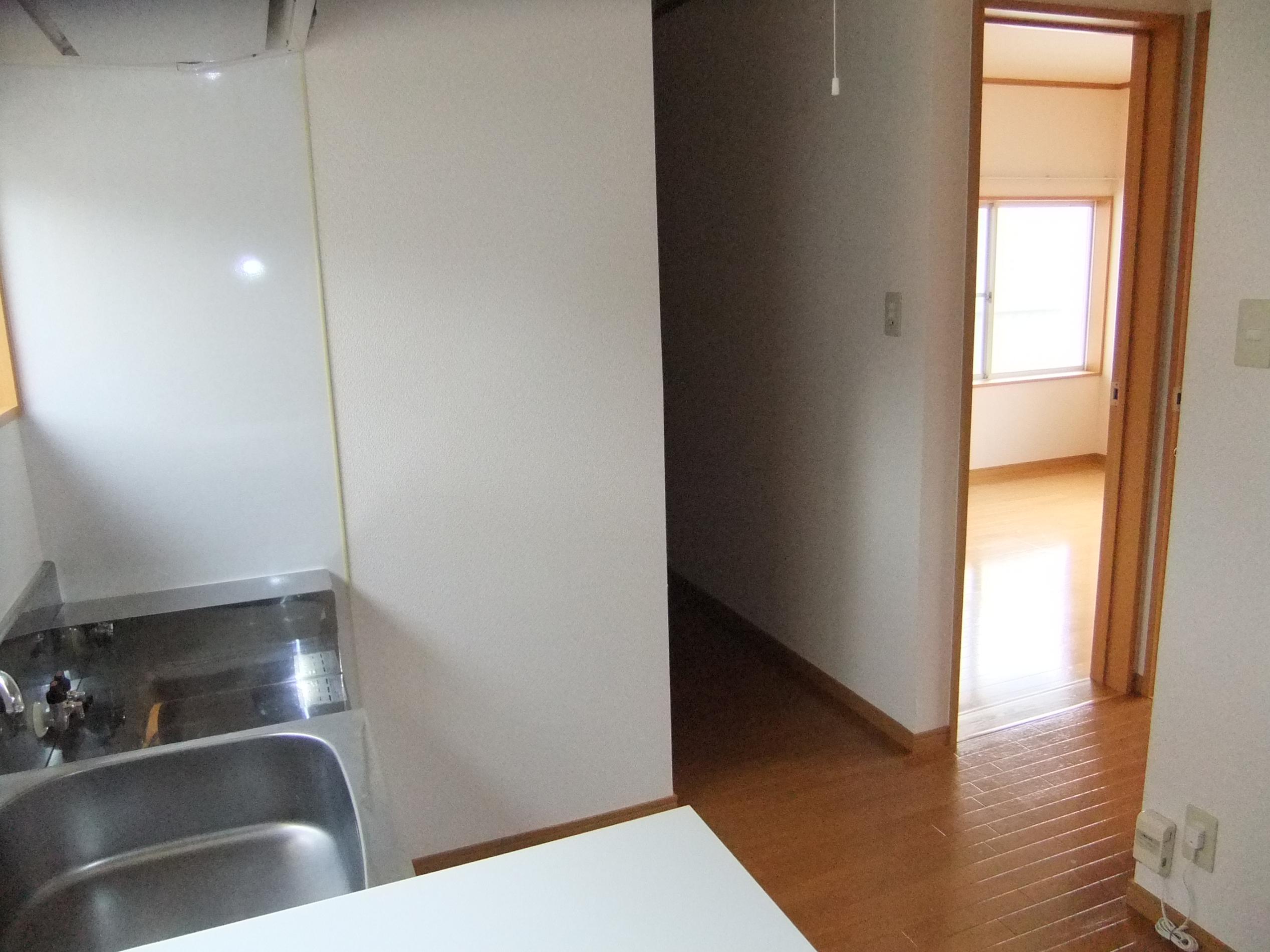 Kitchen. 6 Pledge Western-style entrance and toilet, bathroom, Is the passage of laundry to put