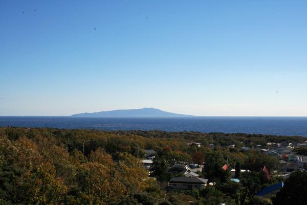 View photos from the dwelling unit. Izu Oshima with panoramic views from the top floor and the Sagami Bay