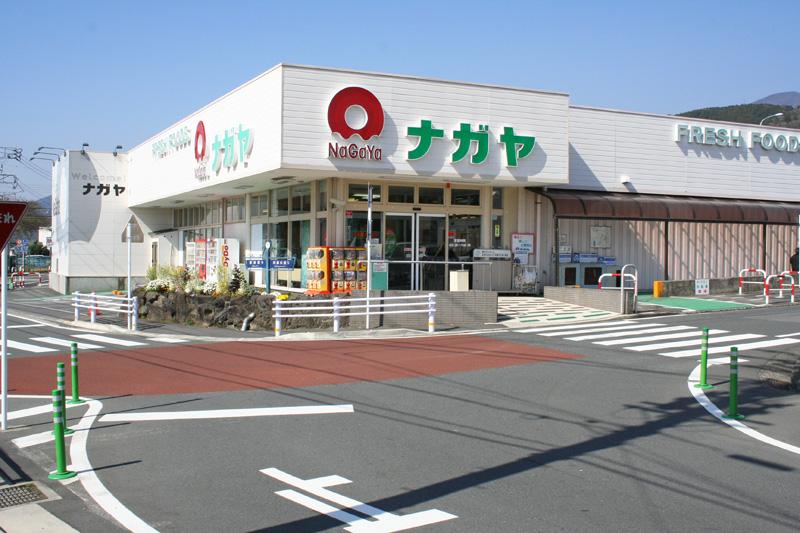 Supermarket. Tenement until Yawatano shop 1500m