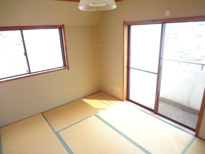 Living and room. Window a lot of bright Japanese-style