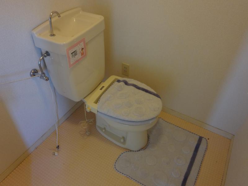 Other. Toilet is equipped with heating toilet seat! Winter warmth