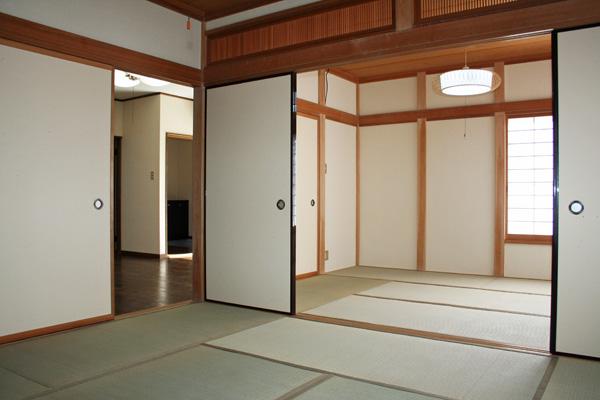 Non-living room. Inter-connection of 8 pledge and 6 Pledge Japanese-style room