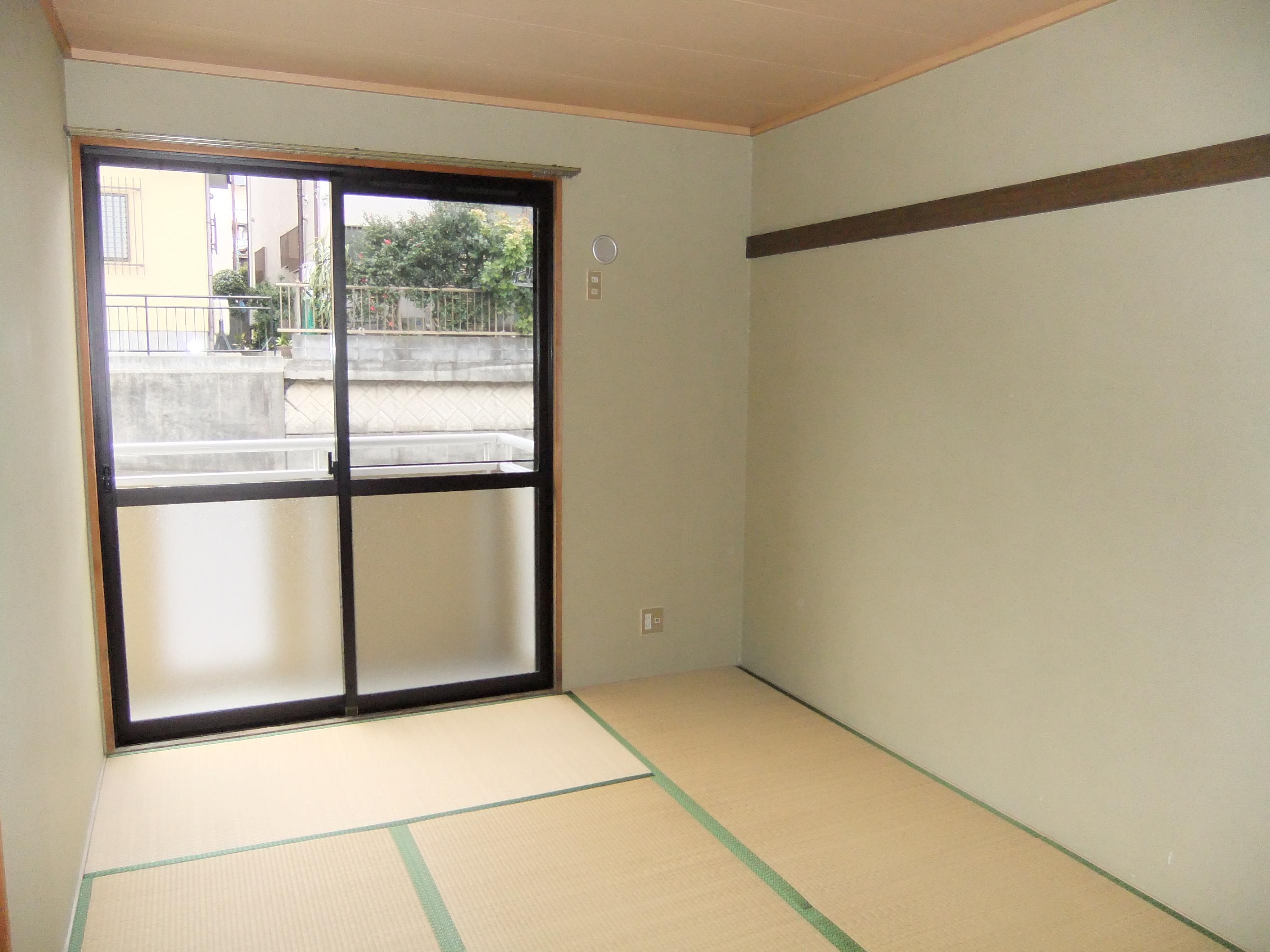 Living and room. It is the right side of the Japanese-style room from the kitchen