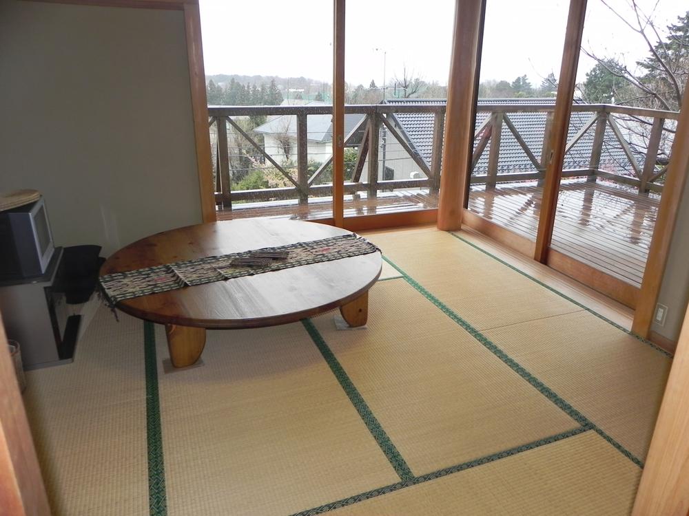 Non-living room. View of the veranda over from Japanese-style room