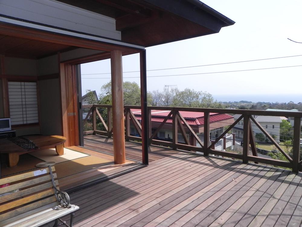 Balcony. Full of sense of openness wood deck