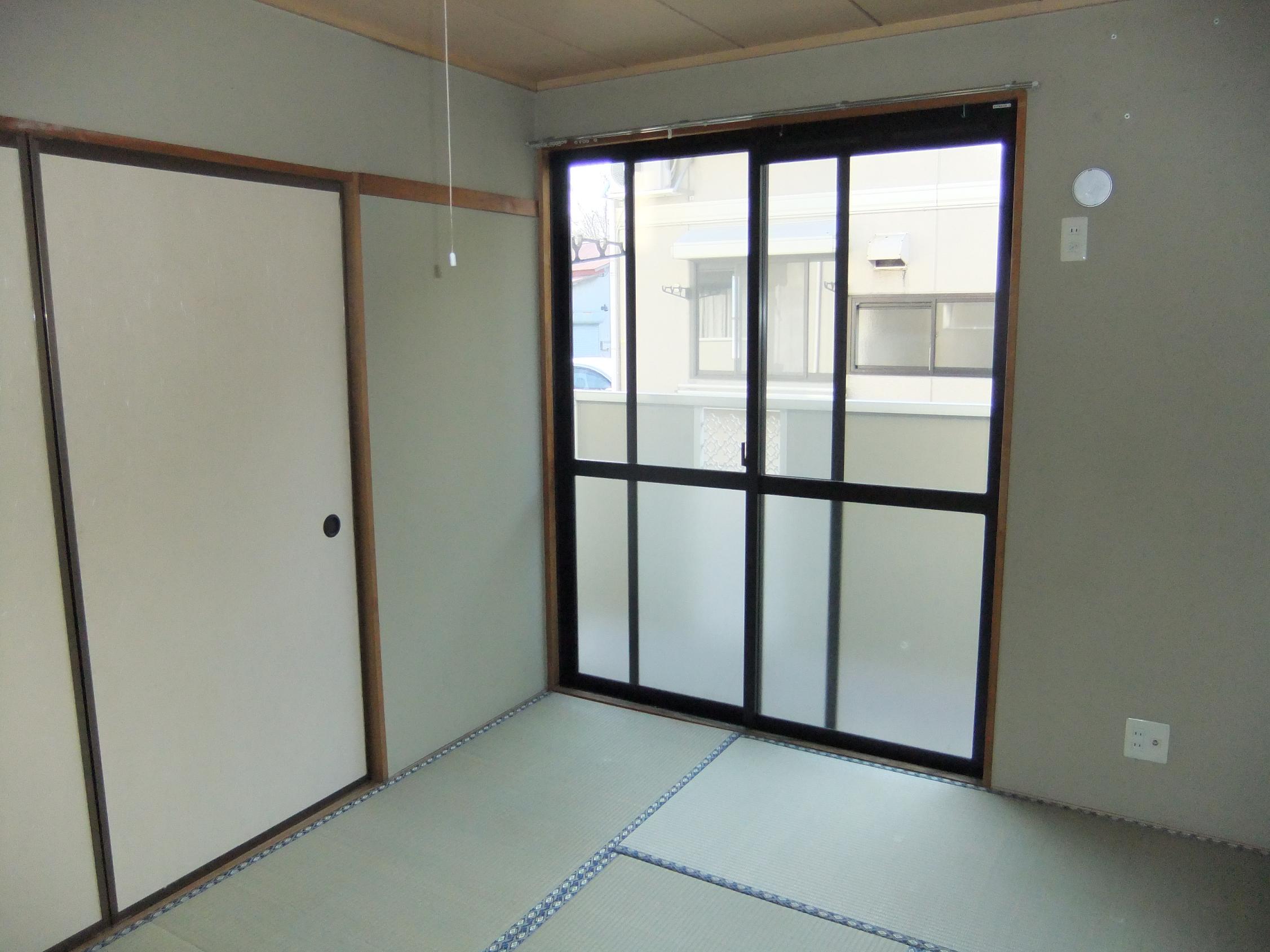 Living and room. It is the south side of the Japanese-style room
