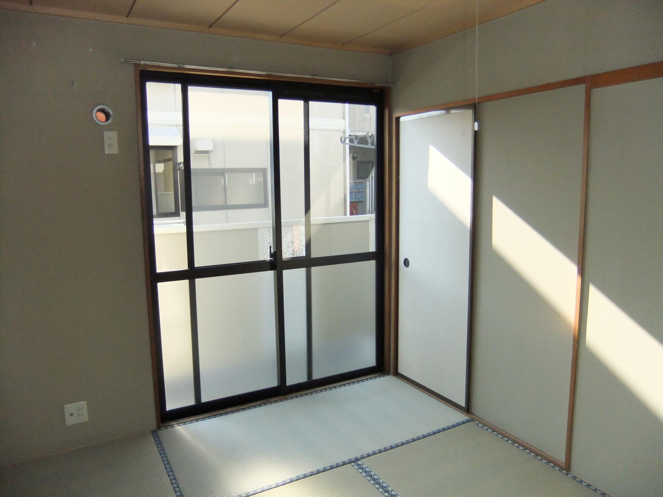 Living and room. It is the south side of the Japanese-style room