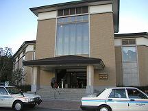 station. 2500m Izu multicolorfin rainbowfish largest station building to Izu Kyūkō Line Izukogen Station. Increasing number of immigrants from outside the prefecture, Also increase cultural awareness is a station building that symbolizes the region!