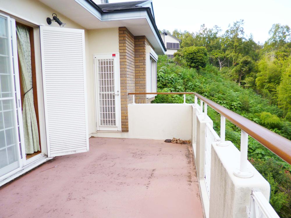 Balcony. About 7.5 Pledge spacious There is also a balcony other solarium