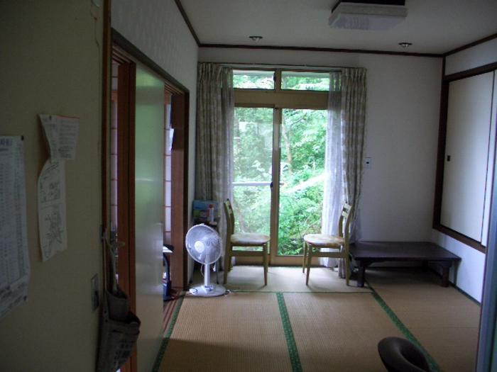 Other introspection. It settles in the Japanese-style room