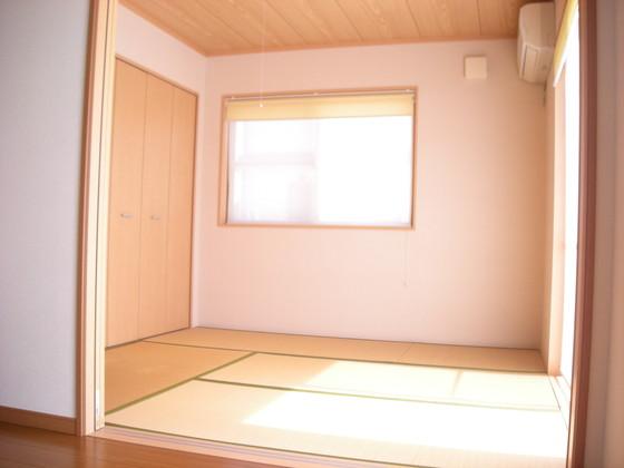Other introspection. Japanese-style room also all the first floor underfloor heating