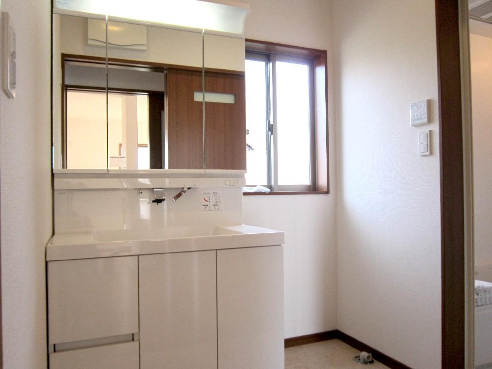 Wash basin, toilet. Indoor shooting No.13