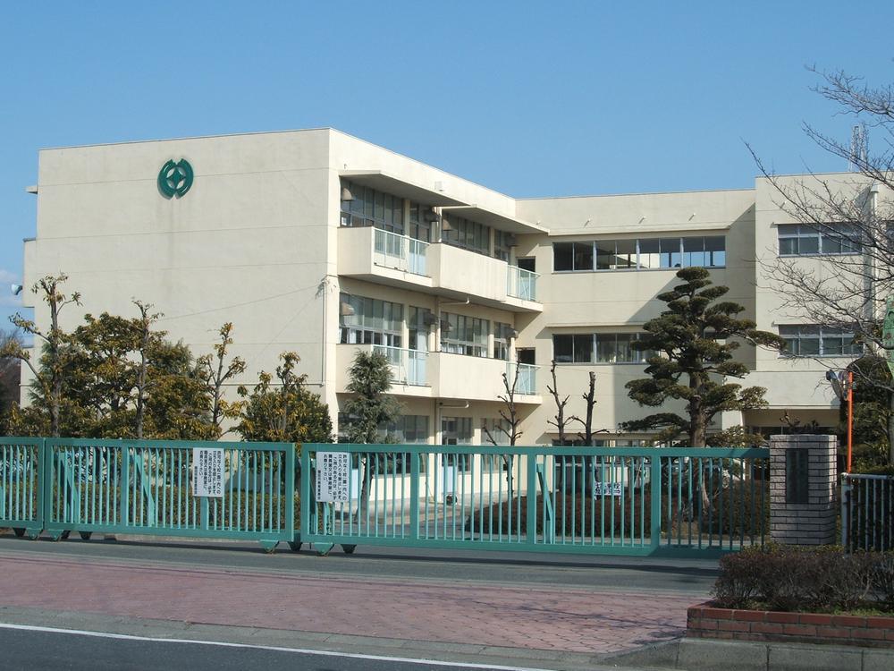 Primary school. 1131m to Iwata Municipal Iwata North Elementary School