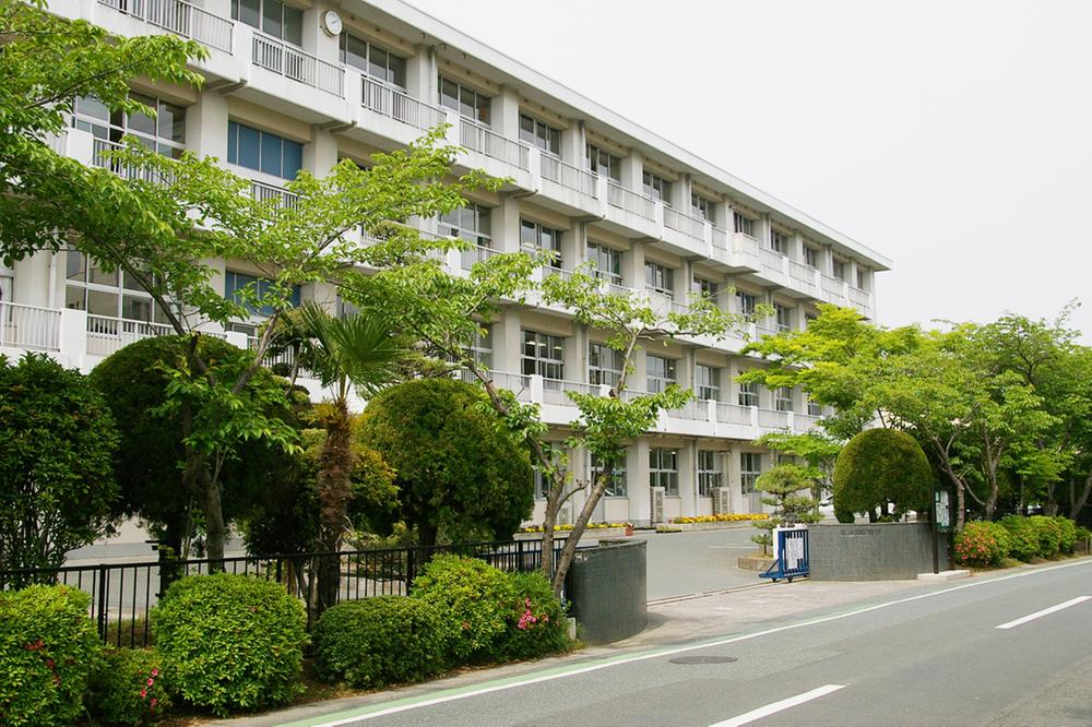 Junior high school. Iwata Municipal Iwata 774m until the first junior high school