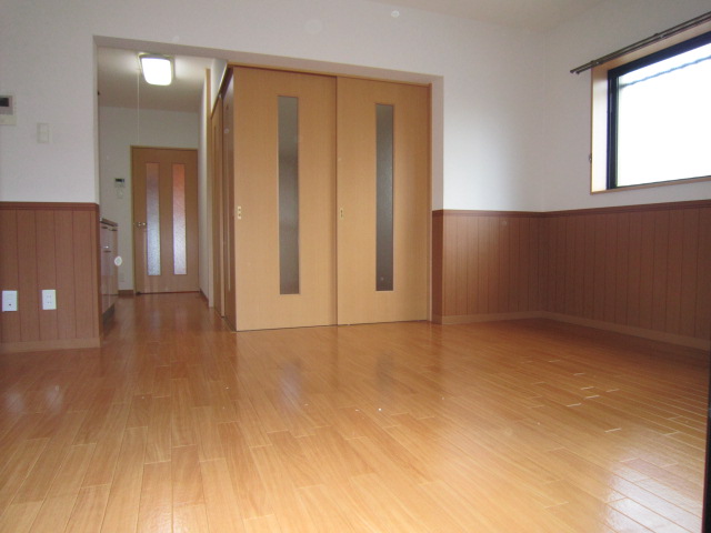 Living and room. Since the photograph is a thing of the corner room, Small window there is no.