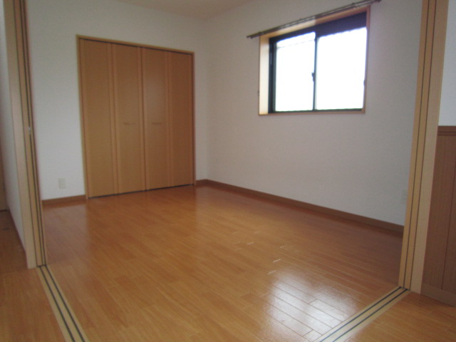 Other room space. Since the photograph is a thing of the corner room, Small window there is no.