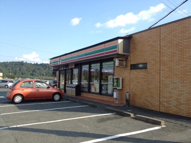 Convenience store. 463m to Seven-Eleven Iwata Shimokanzo shop